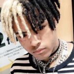 X****